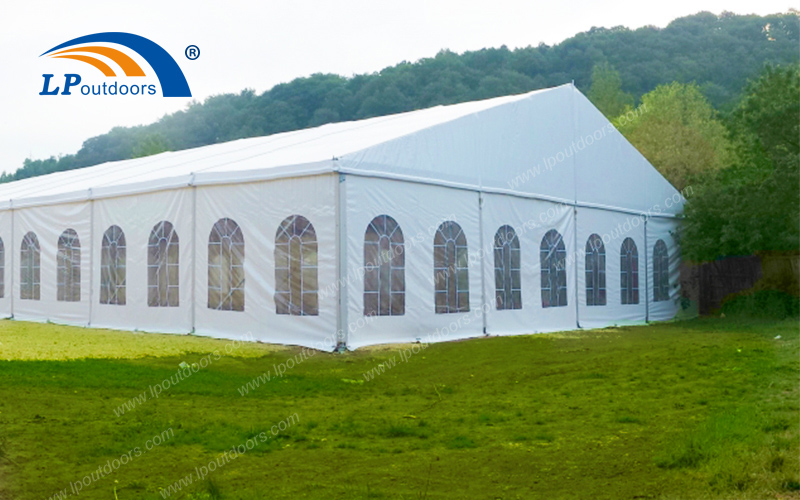 配备透明窗围布的20X50米大型铝合金豪华高端节日典礼宴会篷房出租达到100%空间使用率